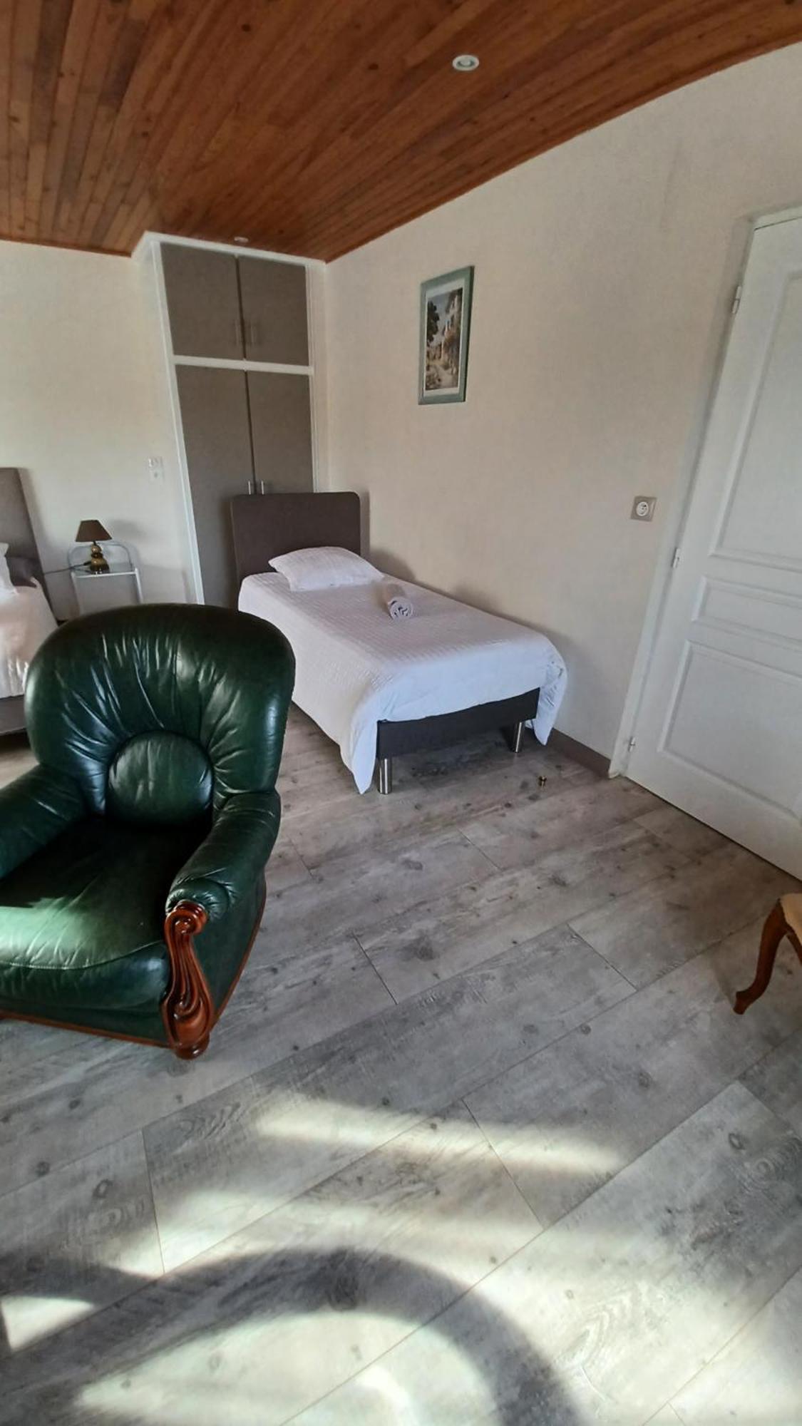 Gite Les Deux Meules Sainte-Colombe  ภายนอก รูปภาพ